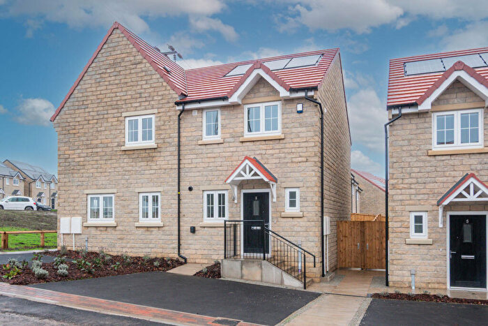 3 Bedroom House To Rent In Wheel House Drive, Bradford, BD6