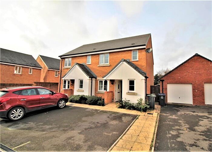 3 Bedroom Semi-Detached House To Rent In Anson Avenue, Calne, SN11