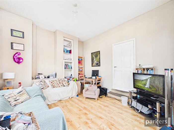 1 Bedroom Maisonette For Sale In Kensington Road, Reading, Berkshire, RG30