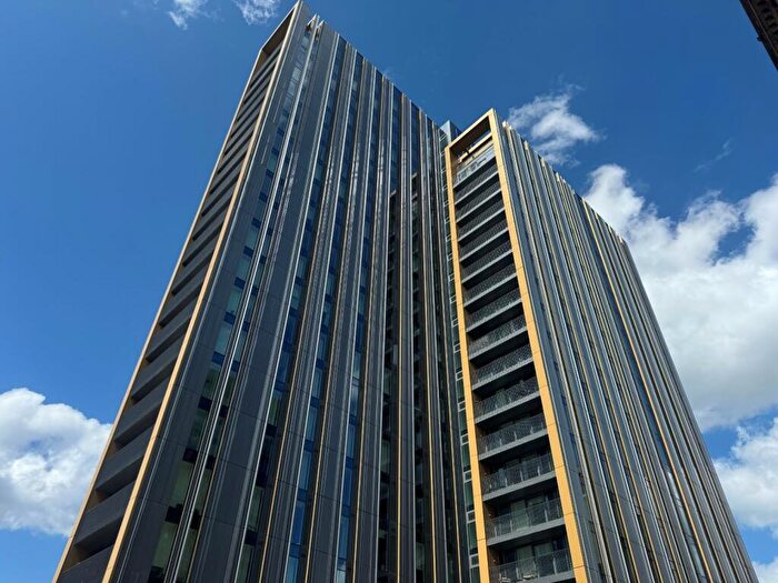 2 Bedroom Apartment To Rent In Corporation Street, Manchester, Greater Manchester, M4