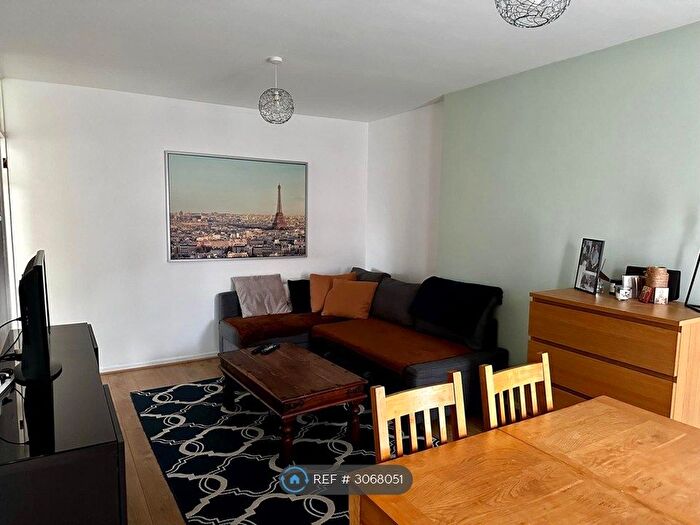 2 Bedroom Flat To Rent In Thicket Road, Sutton, SM1