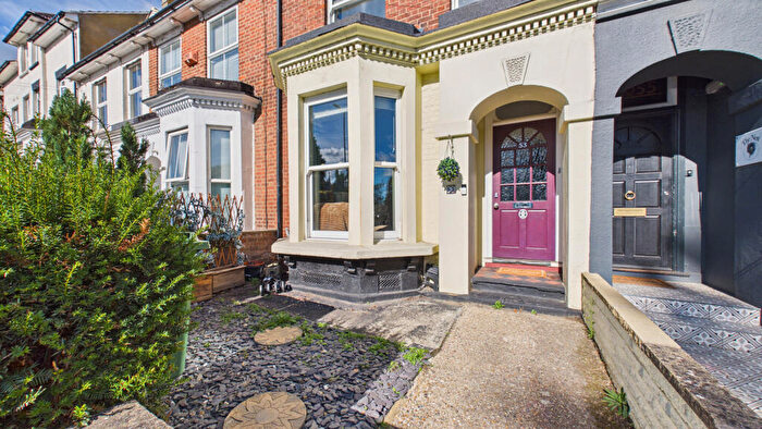 4 Bedroom Terraced House For Sale In Tring Road, Aylesbury, Buckinghamshire, HP20