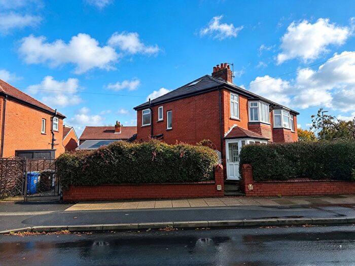 3 Bedroom Semi-Detached House For Sale In Richmond Road, Denton, Manchester, M34