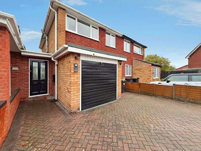 3 Bedroom House To Rent In Cloverdale, Stoke Prior, Bromsgrove, B60