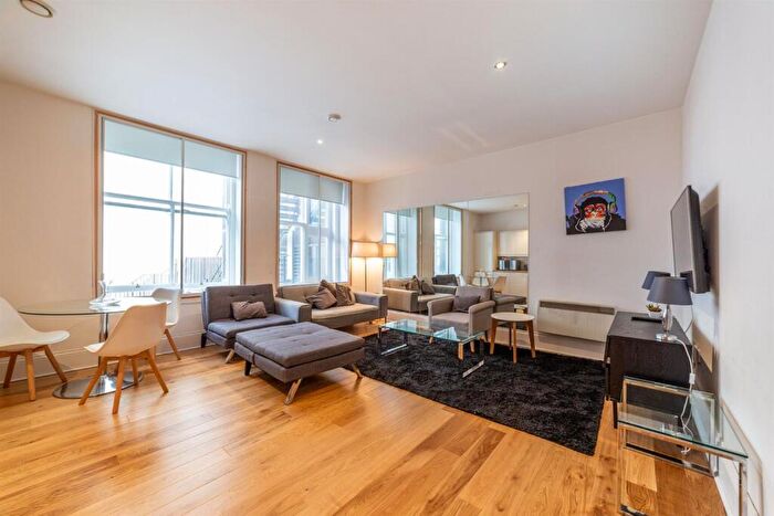2 Bedroom Apartment To Rent In £pcm - Grainger Street, City Centre, NE1