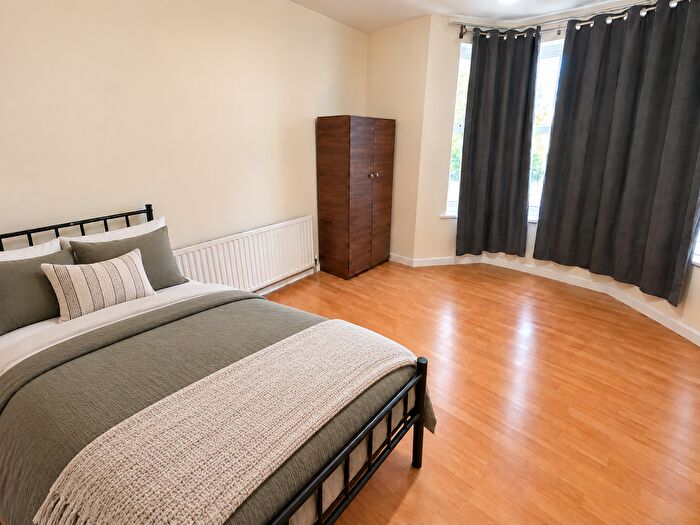 2 Bedroom Flat To Rent In Romford Road, London, E12