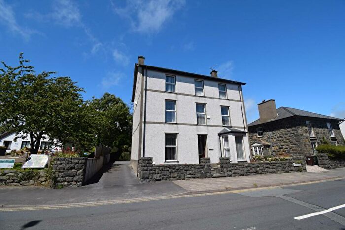 6 Bedroom Detached House For Sale In High Street, Criccieth, LL52