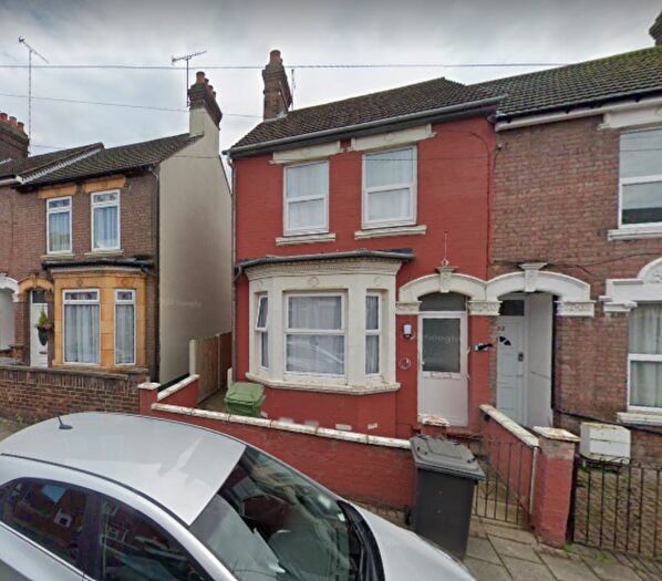 3 Bedroom Terraced House For Sale In Ridgway Road, Luton, LU2