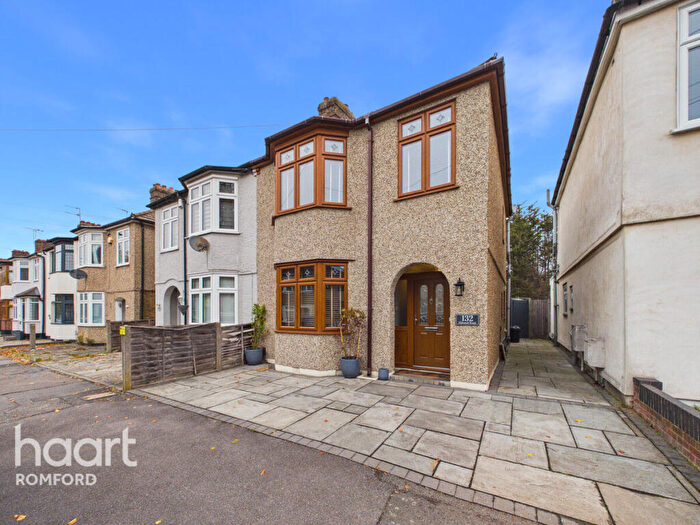 3 Bedroom Semi-Detached House For Sale In Hainault Road, Romford, RM5