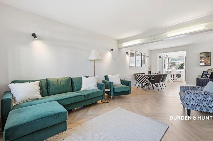 3 Bedroom End Of Terrace House For Sale In Benhurst Avenue, Hornchurch, RM12