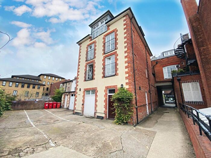 2 Bedroom Flat To Rent In Jewry Street, Winchester, SO23