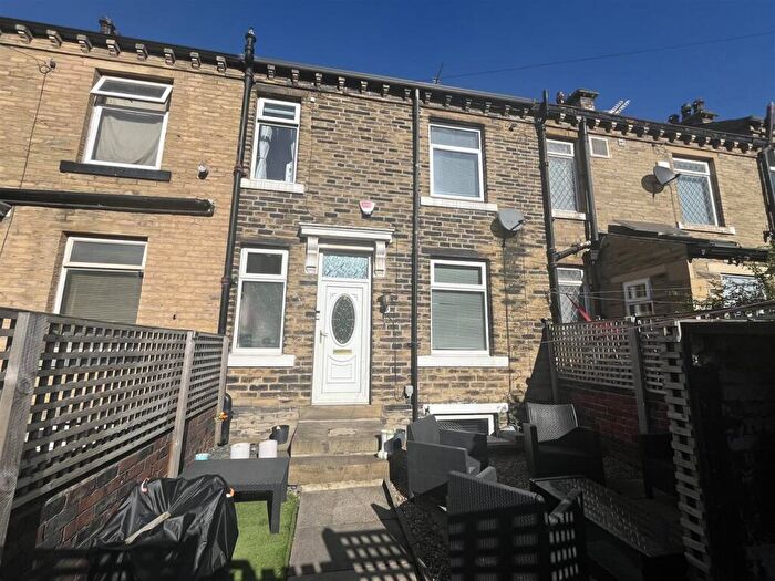 2 Bedroom Terraced House For Sale In Fourth Street, Low Moor, Bradford, BD12