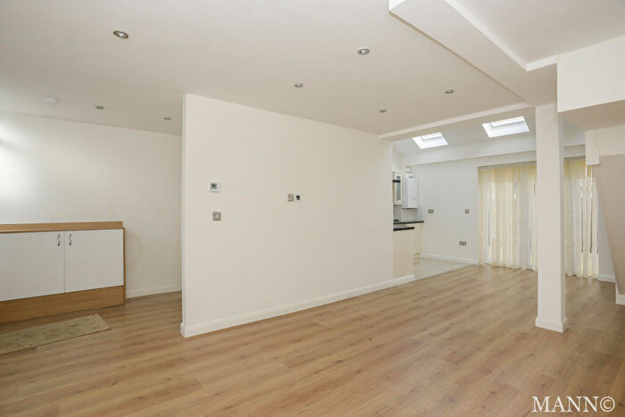 2 Bedroom Mews To Rent In Theodore Road, Hither Green, SE13