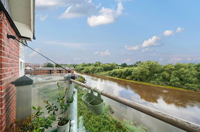 2 Bedroom Apartment For Sale In New Crane Street, Chester, Cheshire, CH1
