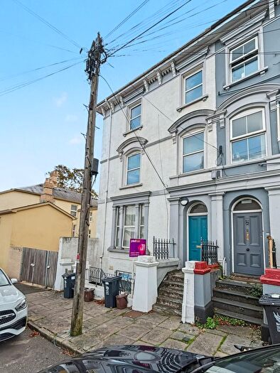 3 Bedroom Flat To Rent In Clytha Square, Newport, NP20