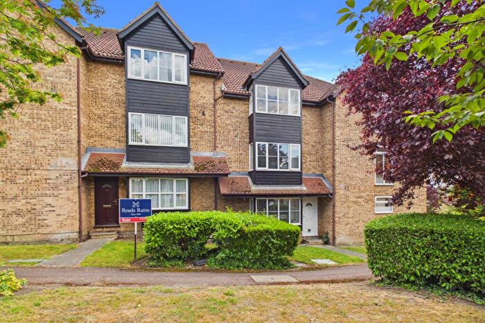 Maisonette For Sale In Knights Manor Way, Dartford, Kent, DA1