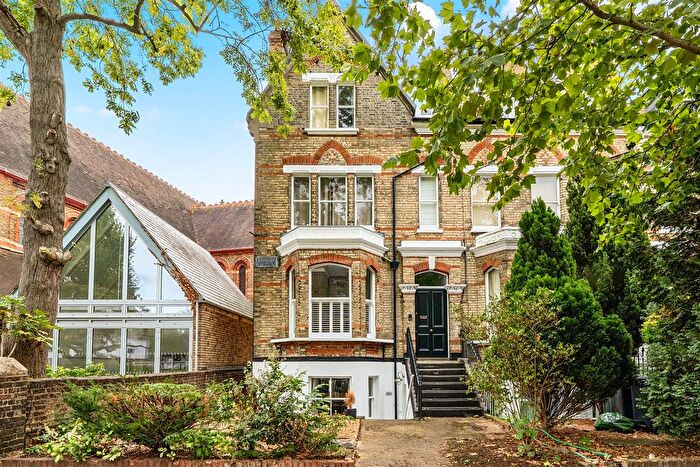 1 Bedroom Flat For Sale In Maple Road, Surbiton, KT6