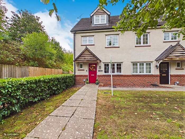 4 Bedroom Semi-Detached House For Sale In Lambourne Court, Gwersyllt, Wrexham, LL11