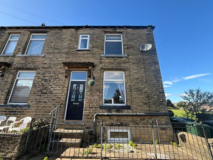 2 Bedroom End Of Terrace House For Sale In Wyke Lane, Wyke, Bradford, BD12