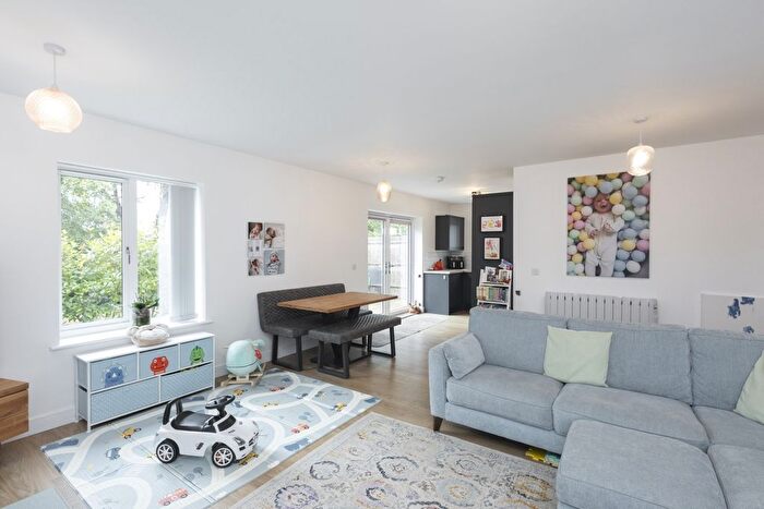 2 Bedroom Flat For Sale In Ashford Road, Tenterden, TN30