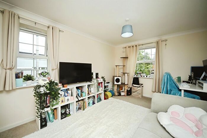 1 Bedroom Flat For Sale In Gatehouse Court, Taunton, TA1