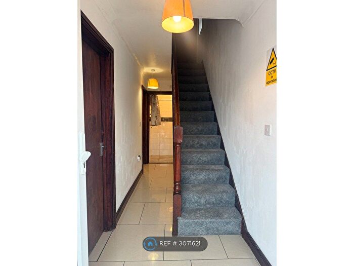 5 Bedroom Detached House To Rent In Farnburn Avenue, Slough, SL1