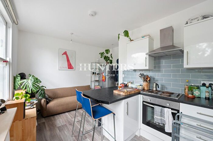 1 Bedroom Flat To Rent In Brooke Road, London, N16