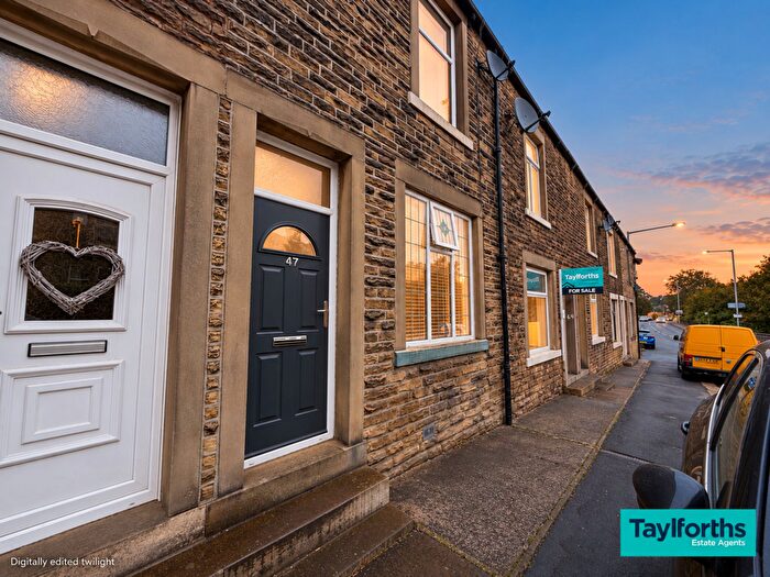3 Bedroom Terraced House For Sale In Skipton Road, Barnoldswick, BB18