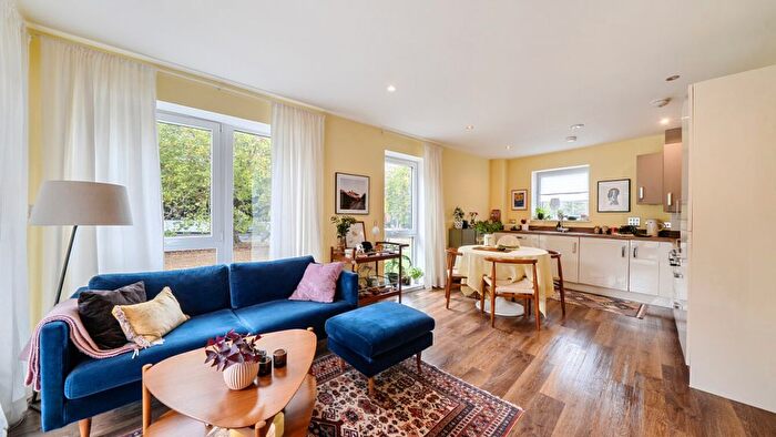 1 Bedroom Flat For Sale In Curlew Street, Woolwich, London, SE18