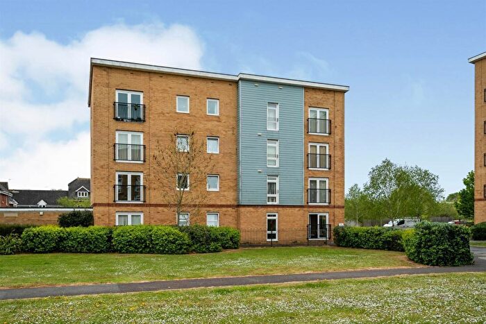 2 Bedroom Flat To Rent In Little Hackets, Havant, PO9