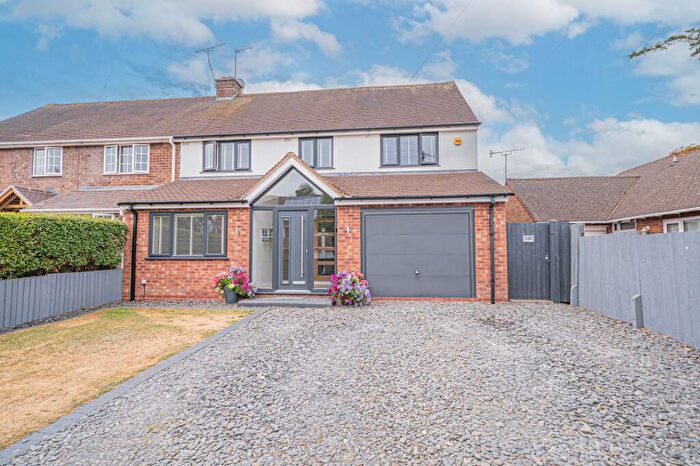 4 Bedroom Semi-Detached House For Sale In Meeting House Lane, Balsall Common, CV7