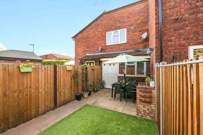 1 Bedroom End Of Terrace House For Sale In Geneva Close, Shepperton, TW17