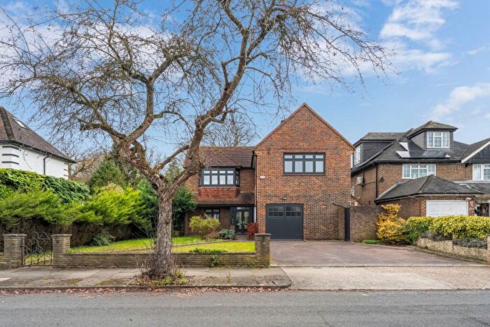 4 Bedroom Detached House For Sale In Links Avenue, Gidea Park, RM2