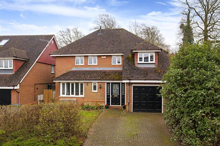 4 Bedroom Detached House For Sale In Linden Road, Chartham, CT4