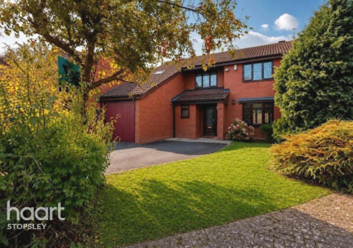 4 Bedroom Detached House For Sale In Rotherfield, Luton, LU2