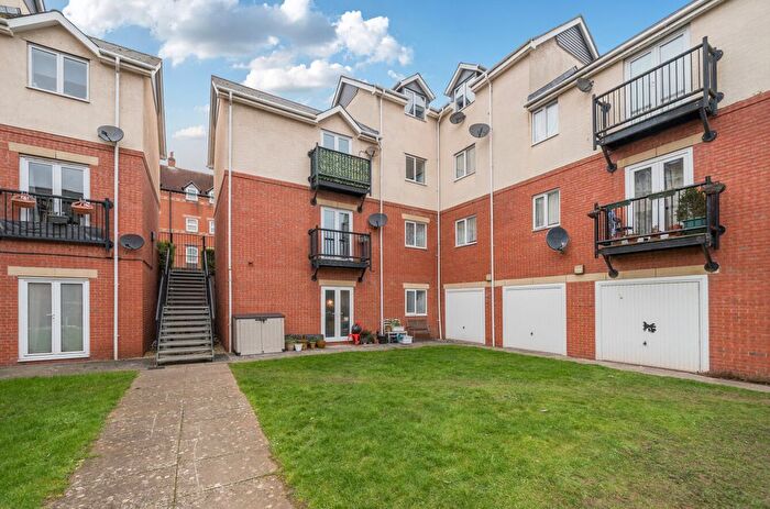 1 Bedroom Flat For Sale In Mill Street, Evesham, Worcestershire, WR11