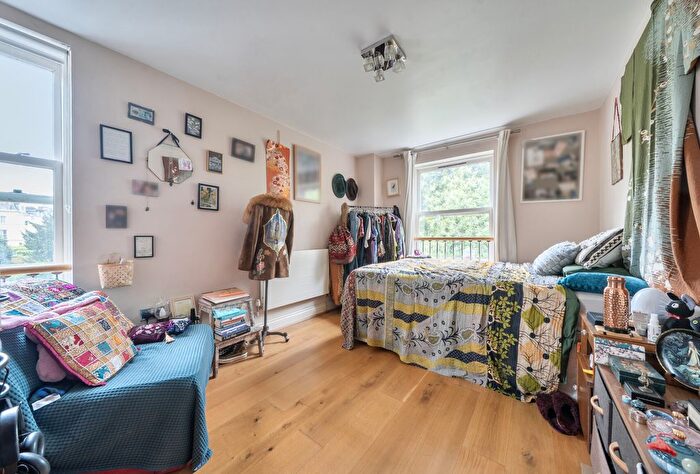 2 Bedroom Flat For Sale In Bredbury House, Mount Ephraim, Tunbridge Wells, Kent, TN4
