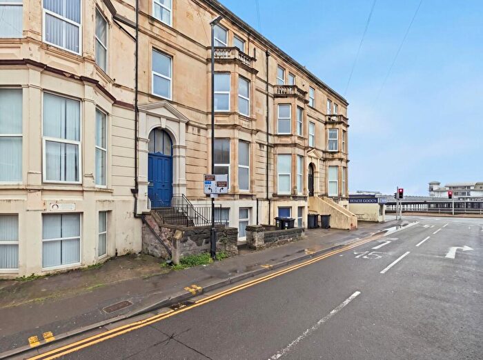 1 Bedroom Flat For Sale In Victoria Square, Victoria Square, BS23