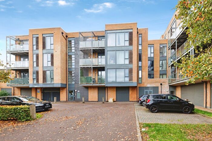 1 Bedroom Flat For Sale In Goddard Drive, Bushey, WD23