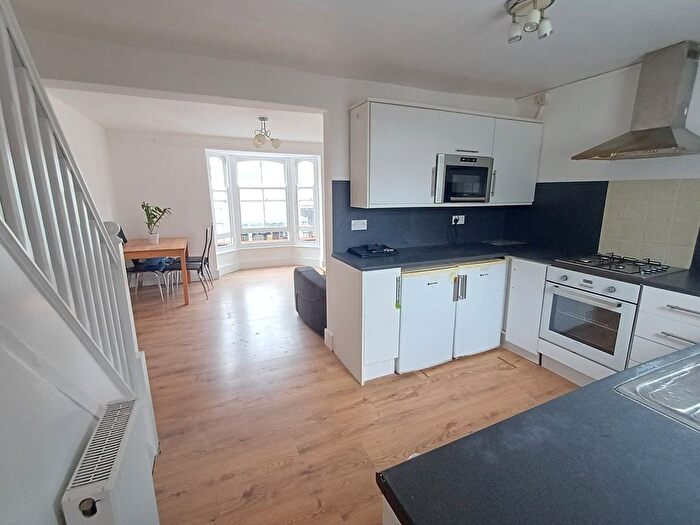2 Bedroom Flat To Rent In High Street, Herne Bay, Kent, CT6