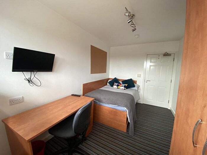4 Bedroom Flat To Rent In Wellington Avenue, Smithdown, Liverpool, L15