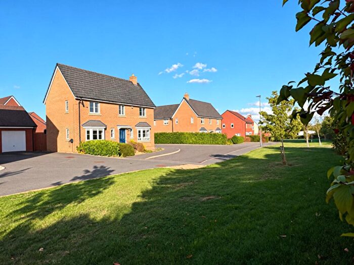 4 Bedroom Detached House For Sale In Thatcher Drive, Woodford Halse, Northamptonshire, NN11