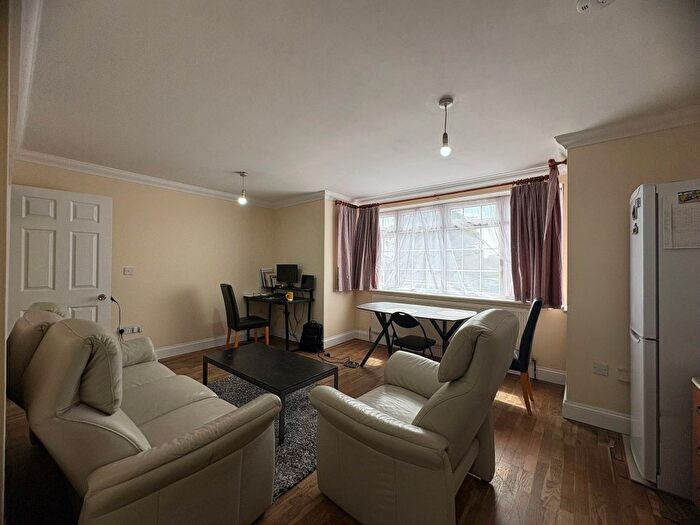 2 Bedroom Flat To Rent In Boston Road, Hanwell, W7