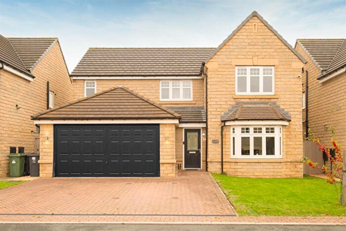 4 Bedroom Detached House For Sale In Oaklands Crescent, Birchencliffe, Huddersfield, HD2