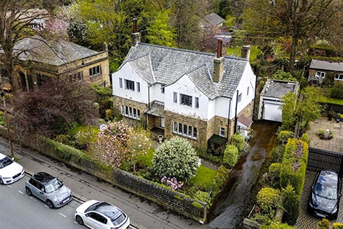 4 Bedroom Detached House For Sale In Skircoat Green Road, Halifax, HX3