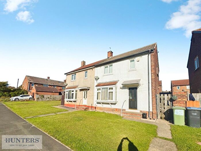 3 Bedroom Semi-Detached House For Sale In Basingstoke Road, Peterlee, County Durham, SR8