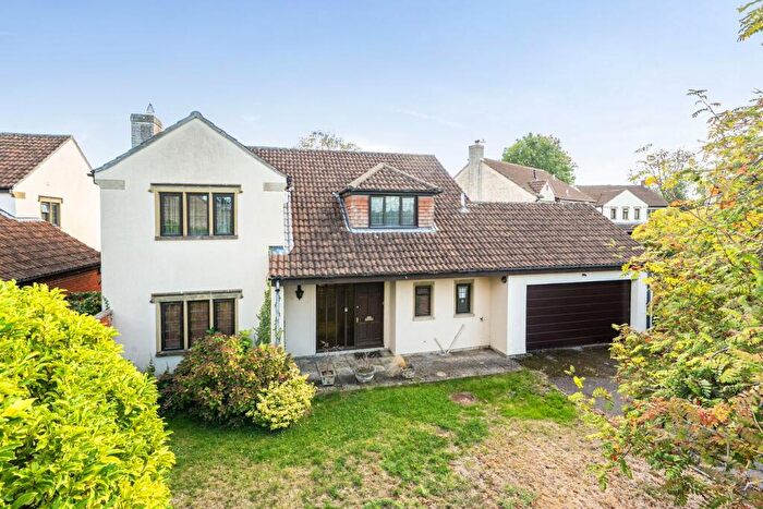 4 Bedroom Detached House For Sale In Petvin Close, Street, BA16