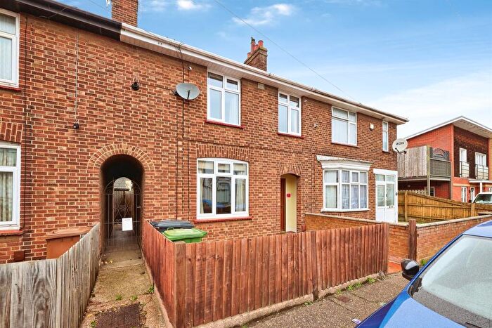 3 Bedroom Terraced House For Sale In South View Road, Peterborough, PE4