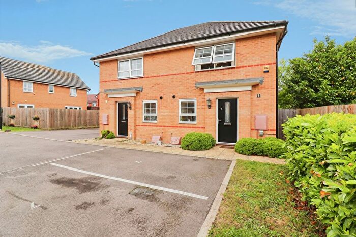 3 Bedroom Semi-Detached House For Sale In Valetta Drive, Carbrooke, Norfolk, IP25