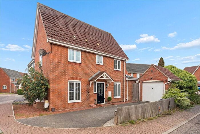 3 Bedroom Semi-Detached House For Sale In Anglesey Gardens, Wickford, Essex, SS12